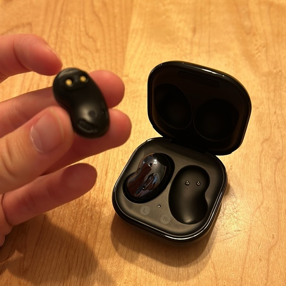 Samsung Sound Wireless Headphones - Picture 5 of 5